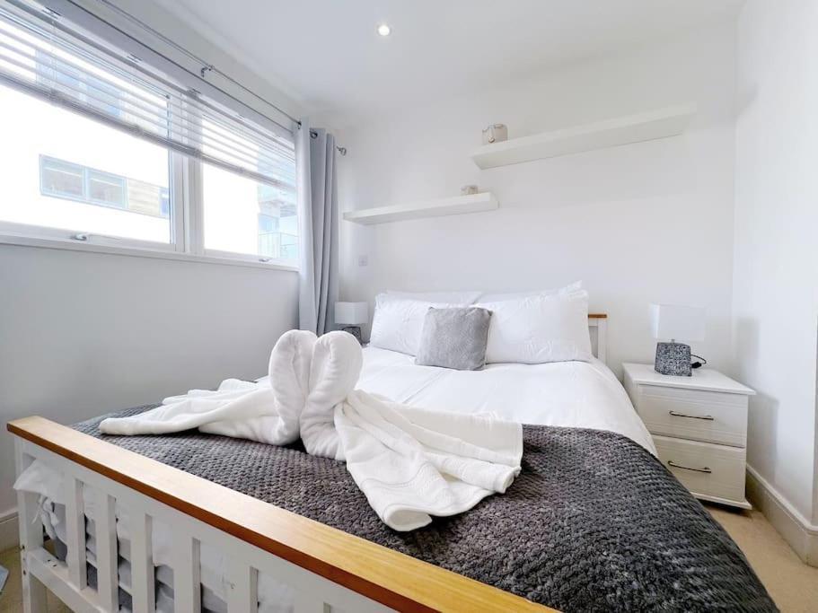 Stylish Seaview One-Bedroom Apt Swansea Exterior foto
