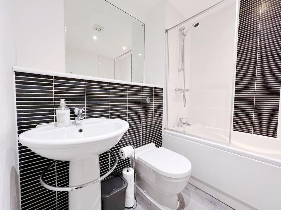 Stylish Seaview One-Bedroom Apt Swansea Exterior foto