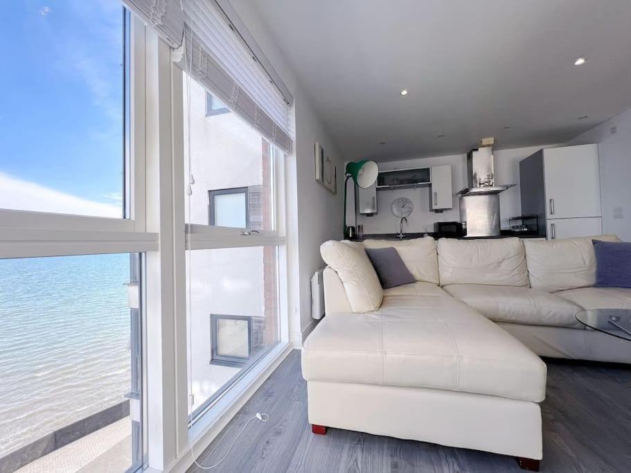 Stylish Seaview One-Bedroom Apt Swansea Exterior foto