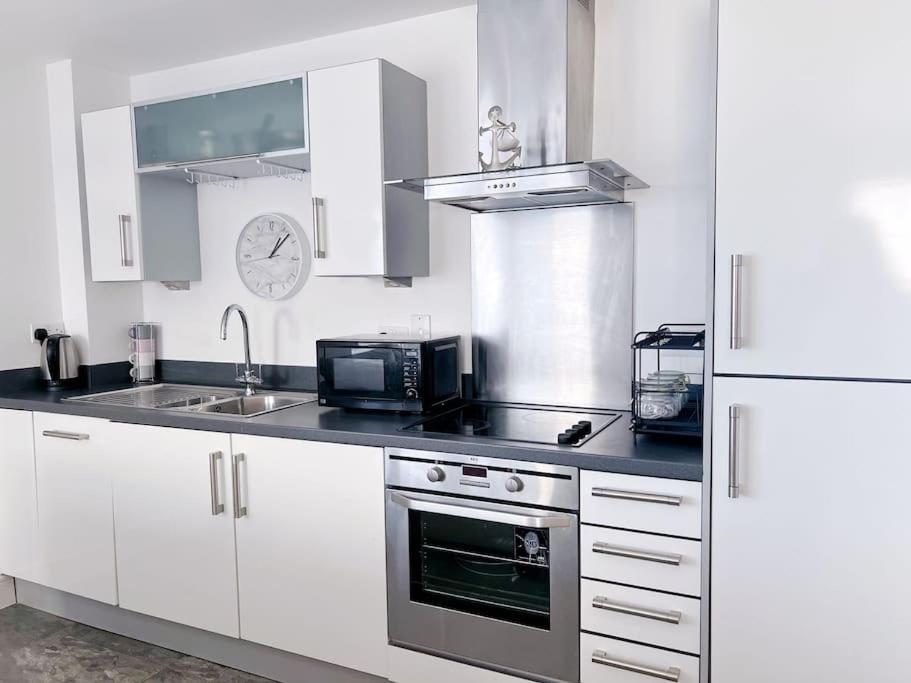 Stylish Seaview One-Bedroom Apt Swansea Exterior foto